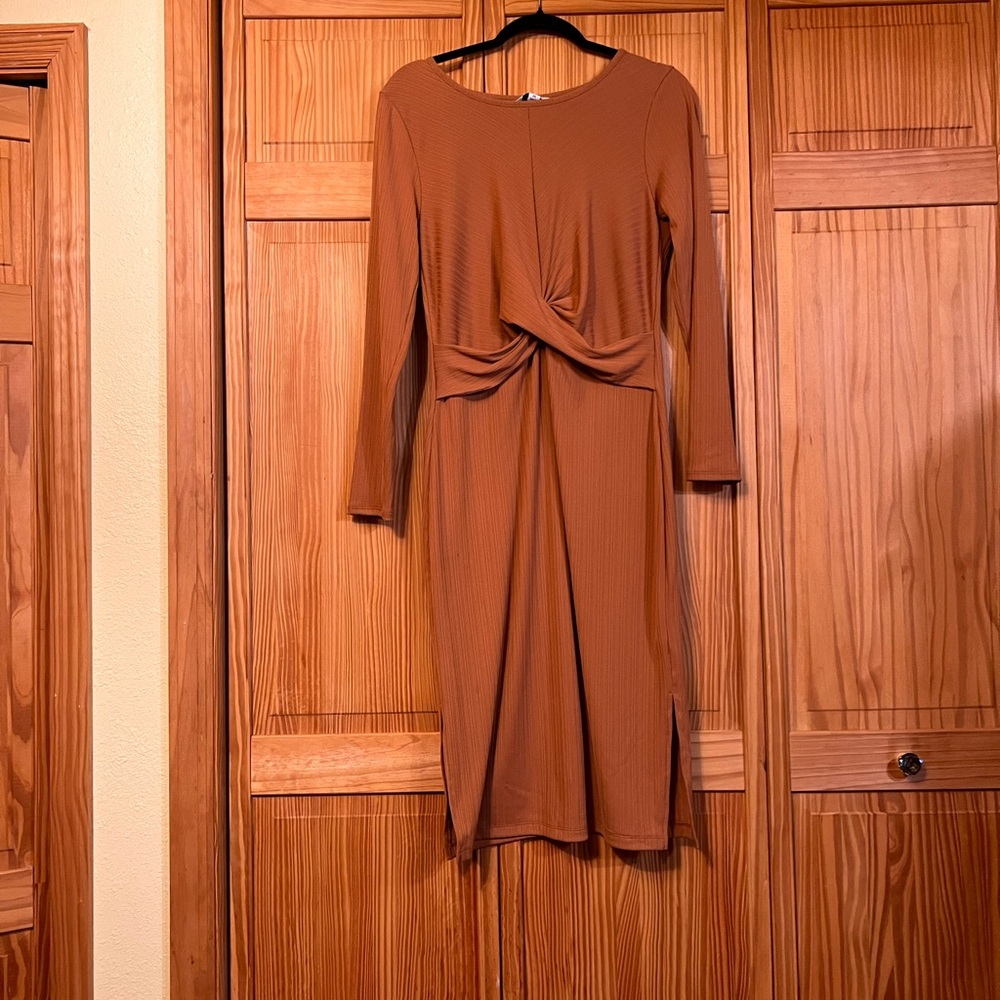 Elegant Brown Long-Sleeve Dress